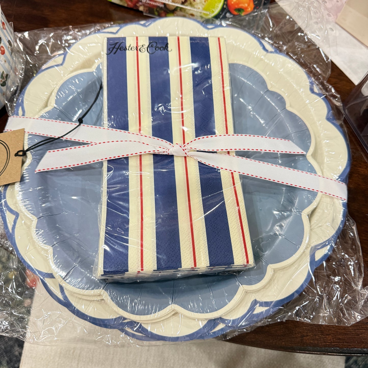 American Plates & Napkins Set
