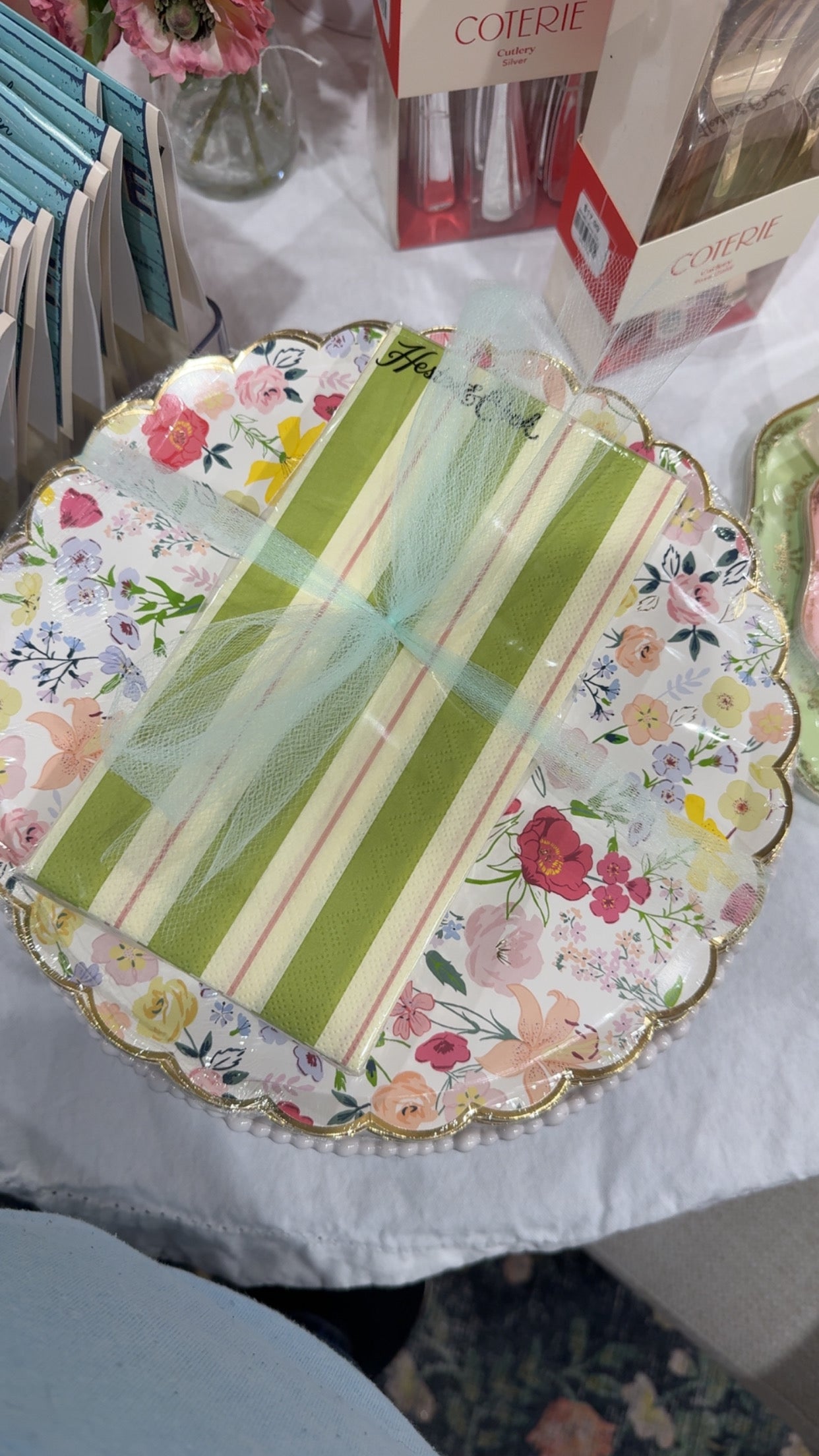 English Garden Dinner Plates with Guest Napkins