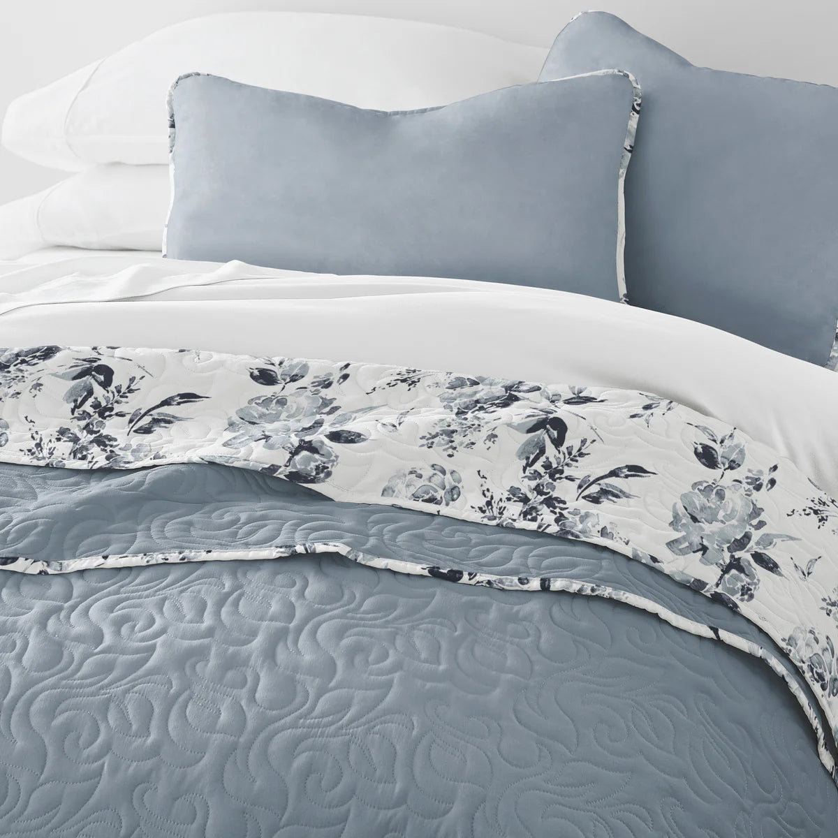 Rose Garden Patterned Quilted Coverlet Set